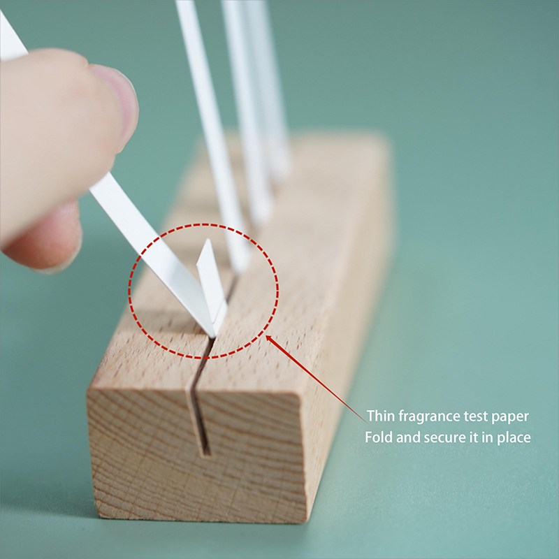 Desk Setup Essentials - 1 adet ahşap masa parfüm uçucu
